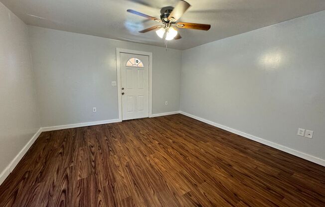 3 beds, 1 bath, $1,200, Unit Apt B