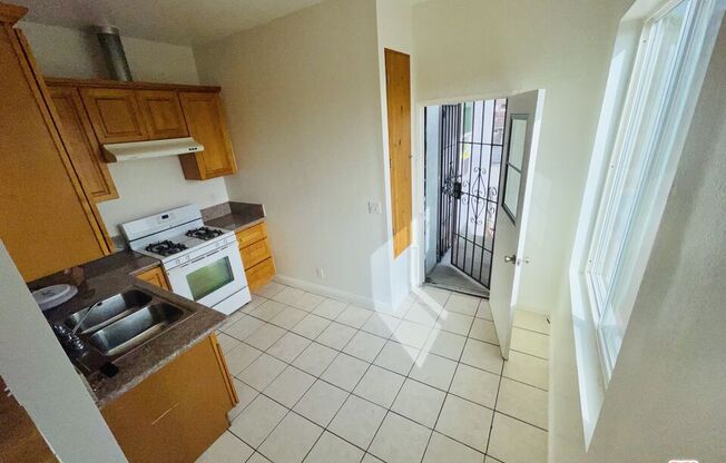 2 beds, 1 bath, 700 sqft, $2,250, Unit 6025