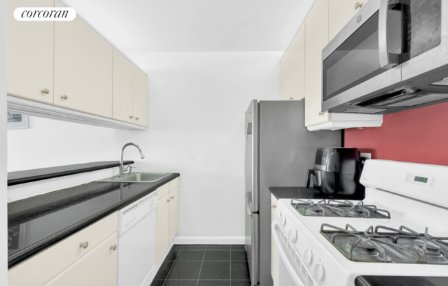 1 bed, 1 bath, 702 sqft, $4,500, Unit 34H