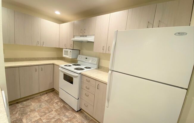 2 beds, 2 baths, 990 sqft, $2,530, Unit B 118