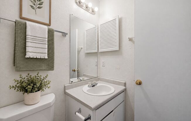 2 beds, 2 baths, 1,016 sqft, $1,195, Unit 2-13B