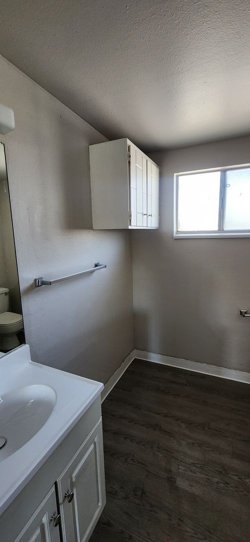 2 beds, 1 bath, 800 sqft, $995, Unit #20