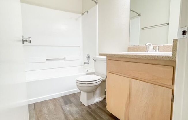 2 beds, 2 baths, 1,044 sqft, $1,795, Unit 1690-209