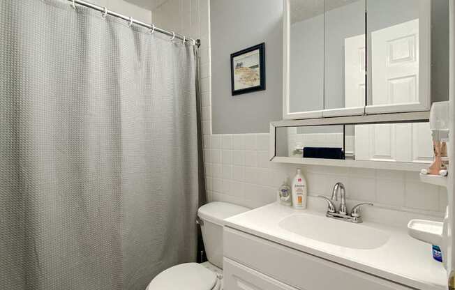 Maple Park 2 Bedroom Bathroom