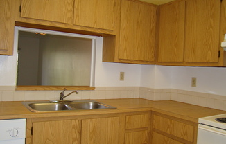 1 bed, 1.5 baths, $1,630, Unit 105