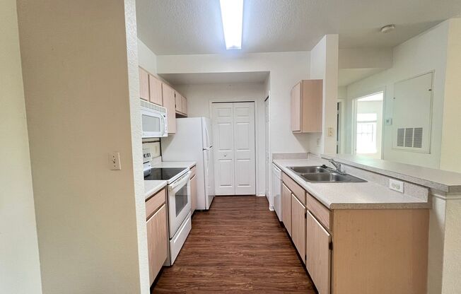 Awesome apartment at Cypress fairway!