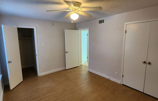 1 bed, 1 bath, 700 sqft, $1,275, Unit LAW11-218