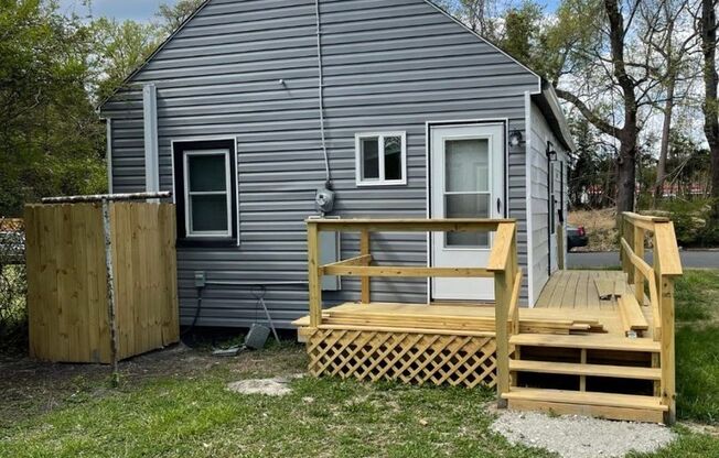 Cozy 2bd/1bath with Big Yard