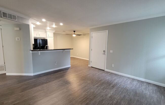 1 bed, 1 bath, 694 sqft, $2,400, Unit 109