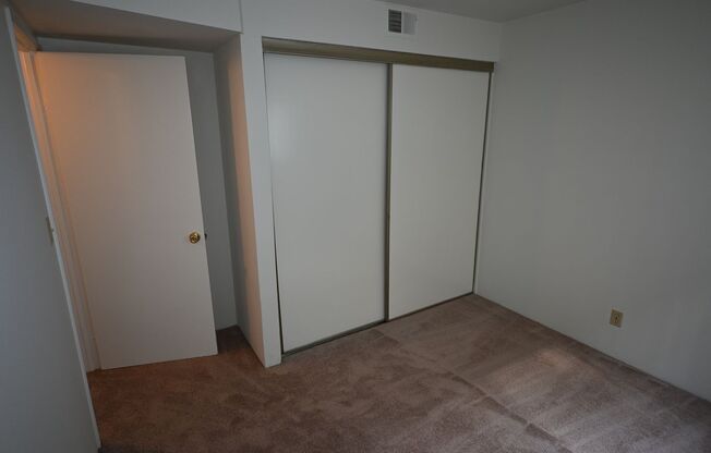 2 beds, 1.5 baths, $2,400, Unit 03