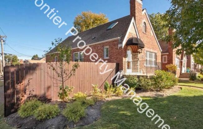 Beautiful 4 Bedroom 2 Bath Home in Lindenwood Park