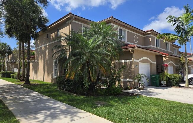 7662 N SOUTHWOOD CIR DAVIE, FL 33328