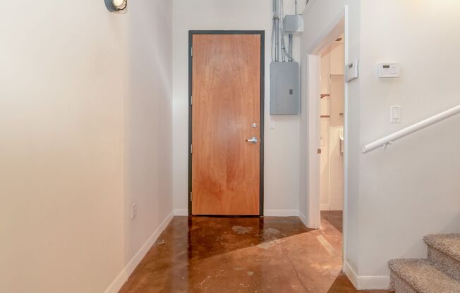 1 bed, 1 bath, 667 sqft, $1,695, Unit 520 N Orlando Ave. #117