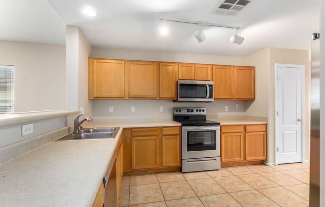 Excellent area of Goodyear! Like new inside!