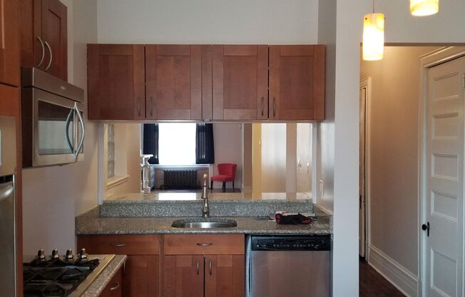 3 beds, 2.5 baths, $2,050, Unit Unit 1