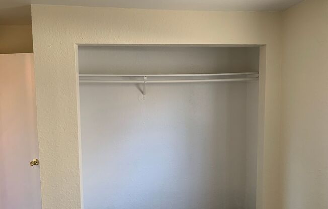 2 beds, 1 bath, 750 sqft, $1,595, Unit Apt 33