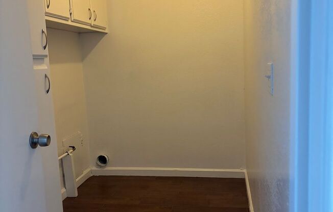 2 beds, 1 bath, $1,500, Unit 3913 Manor Street A