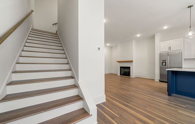 3 beds, 2.5 baths, 1,935 sqft, $2,600, Unit Unit 310