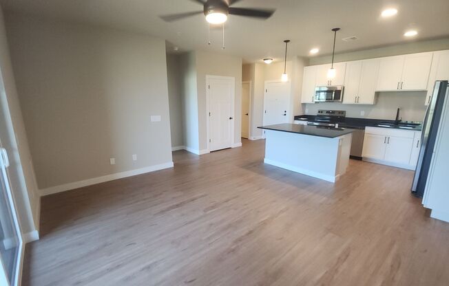 880 N MAIN