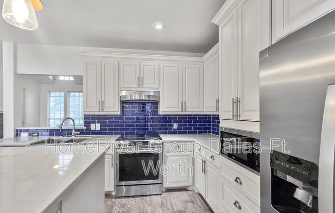 325 W WILLOW CRK DR