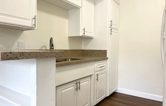 1 bed, 1 bath, $2,100, Unit 2236 1/2