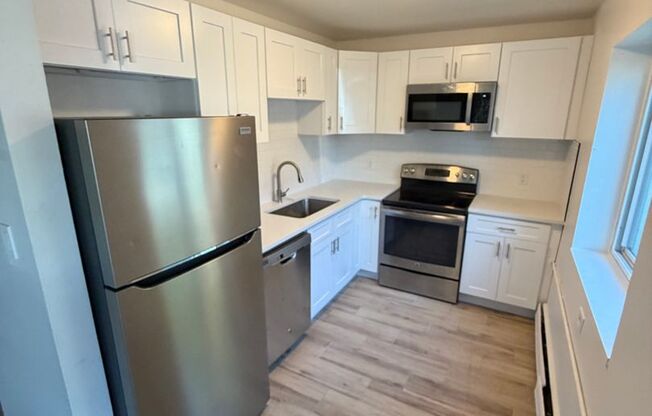 1 bed, 1 bath, 800 sqft, $1,195, Unit 3650 S Lincoln 12