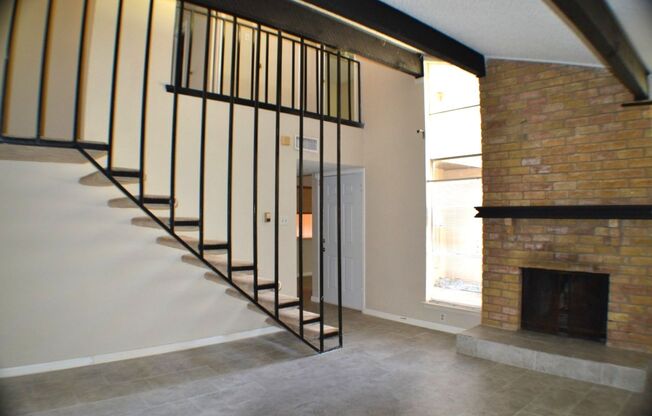 Townhouse for Lease in Dallas