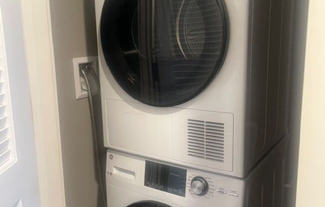 2 beds, 1 bath, 872 sqft, $1,495, Unit 313