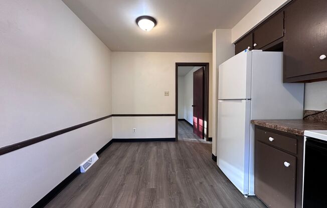 2 beds, 1 bath, 950 sqft, $945, Unit 121