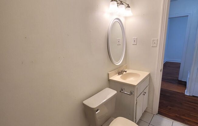 2 beds, 1 bath, $1,295