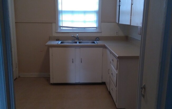 2225 S Kansas