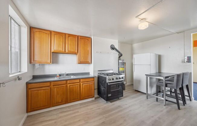 2 beds, 1 bath, $3,695, Unit 135 San Jose Ave