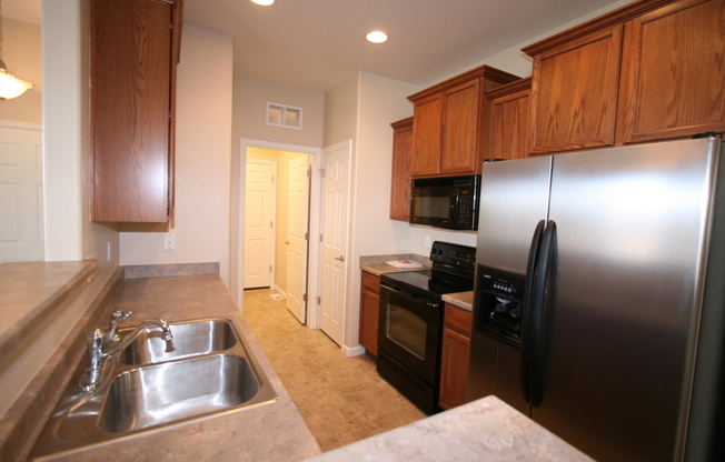 3 beds, 2 baths, $2,095