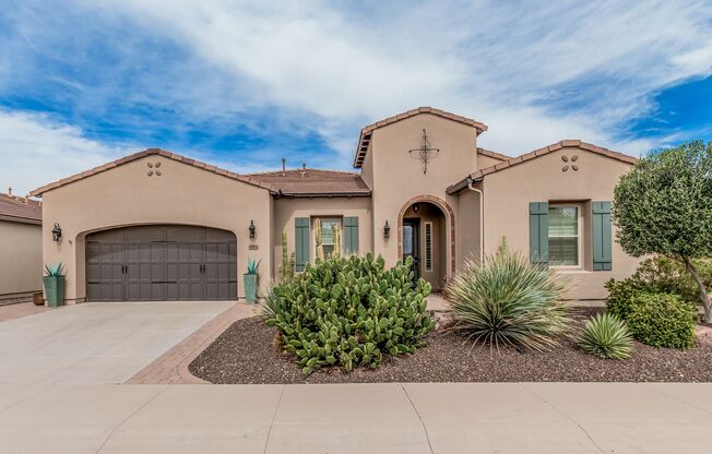 Luxurious 2 Bed, 2.5 Bath Home in Queen Creek with Unique Features & Outdoor Oasis!