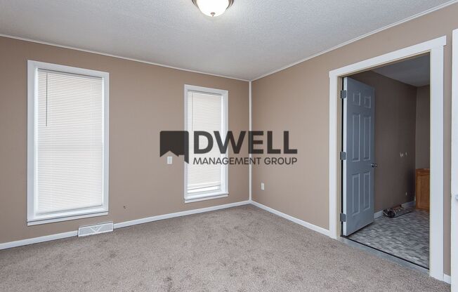 Remodeled 2 Bedroom Main Level Apartment