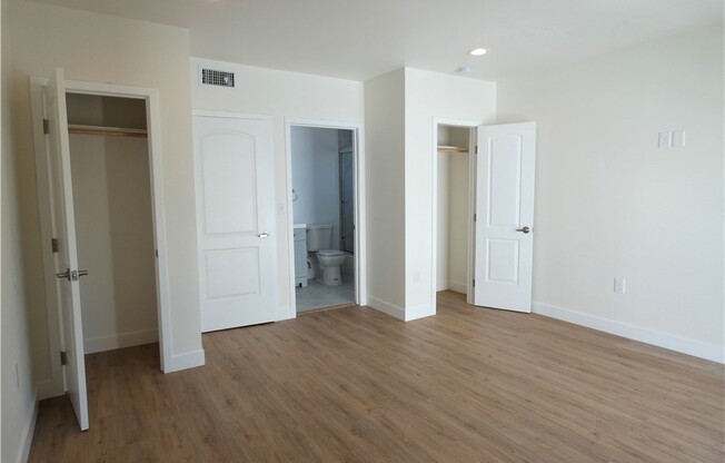 3 beds, 3.5 baths, 1,902 sqft, $4,125, Unit 1/2