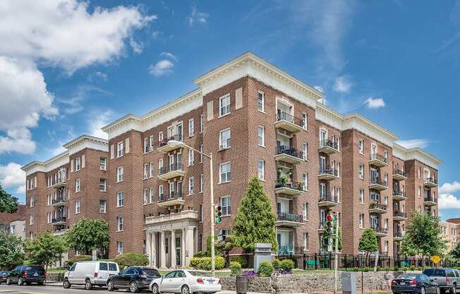 Building exterior at Highview and Castle Manor, Washington