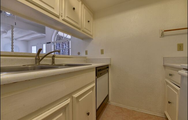 2 beds, 1 bath, $1,410, Unit # 19H