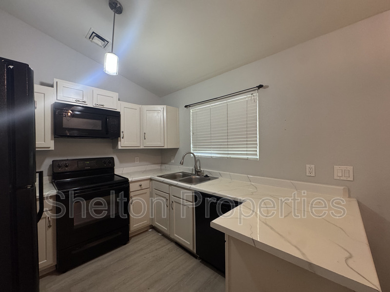 12537 N 83 DR