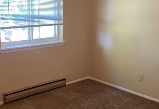 2 beds, 1 bath, $2,100