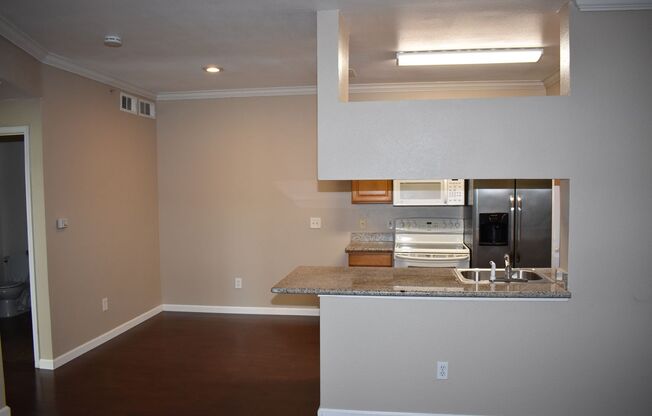 Privacy and lush LandscapeUpgraded condo in Roseville