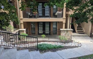 4727 Jarboe Street Suite 51