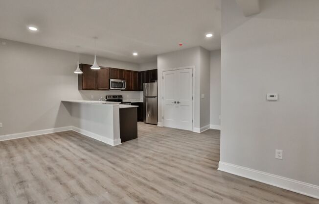 1 bed, 1 bath, 833 sqft, $1,650, Unit 203