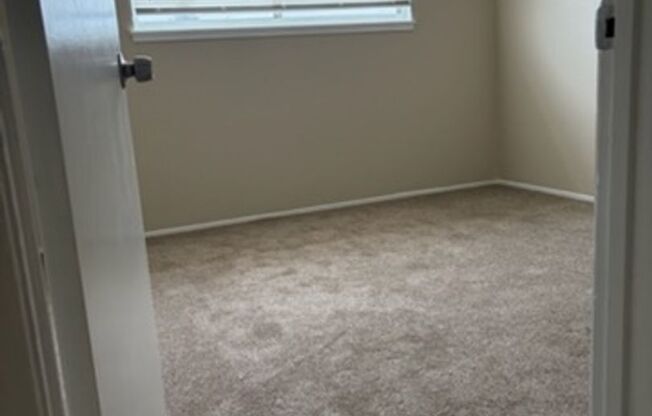 3 beds, 1 bath, 891 sqft, $2,100, Unit 333 South 8th St.