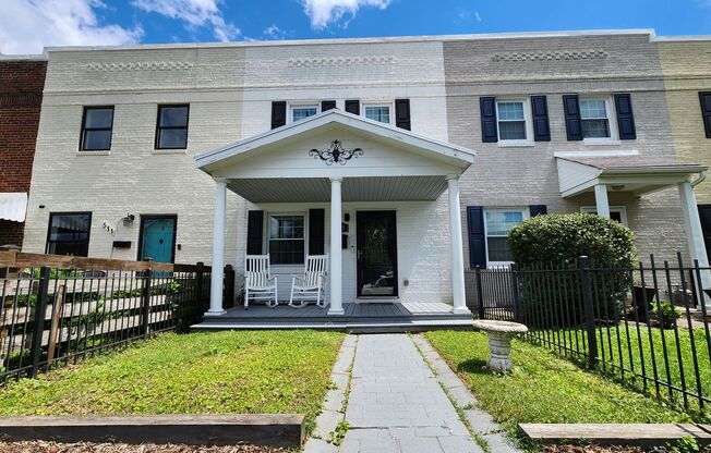 Beautiful Old Town 2 Bedrooms Plus Den