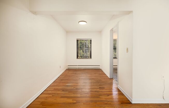 1 bed, 1 bath, 700 sqft, $1,595, Unit B306