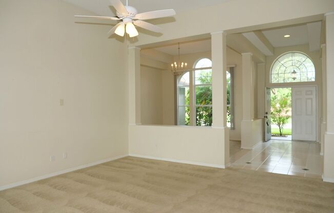 Beautiful, 3/2, single family, waterfront home with bonus room, in Hunter's Creek!