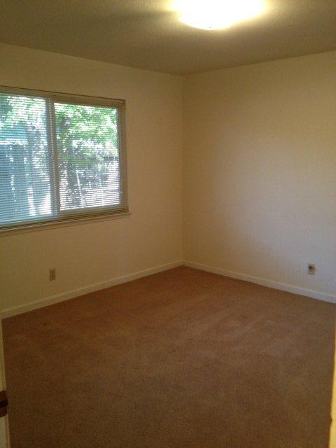 2 beds, 1 bath, $2,100