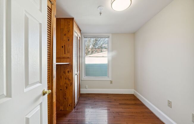 Fantastic Rowhouse in Columbia Heights Available Now