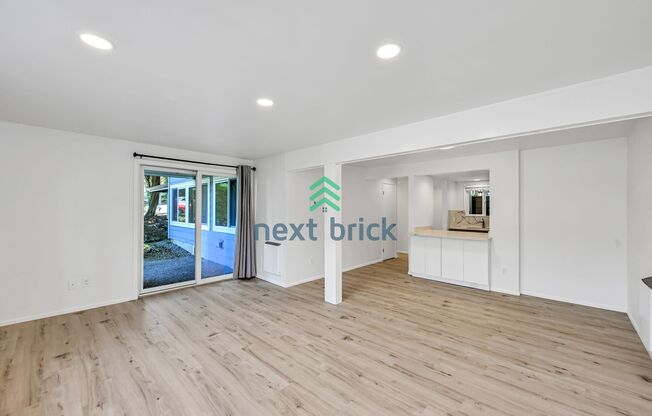 3 BEDS & 2 BATH CONDO FOR RENT